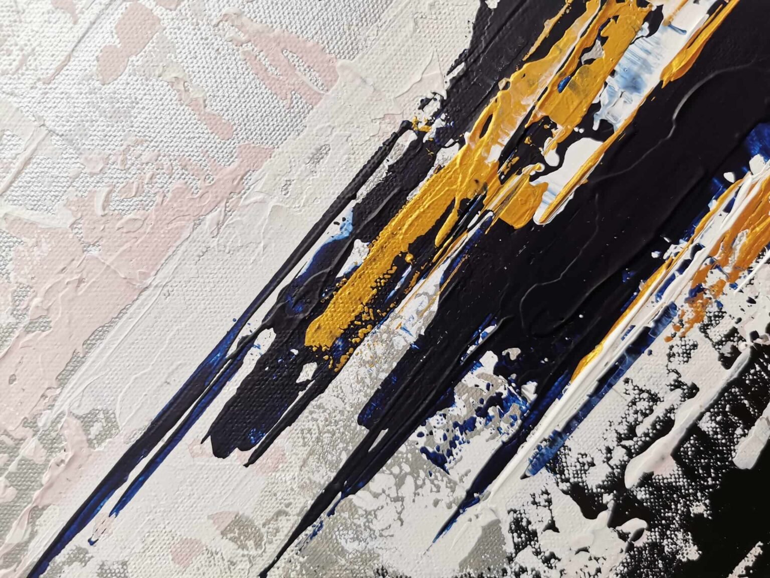 Fragmentas Tarp rožinės ir pilkos.